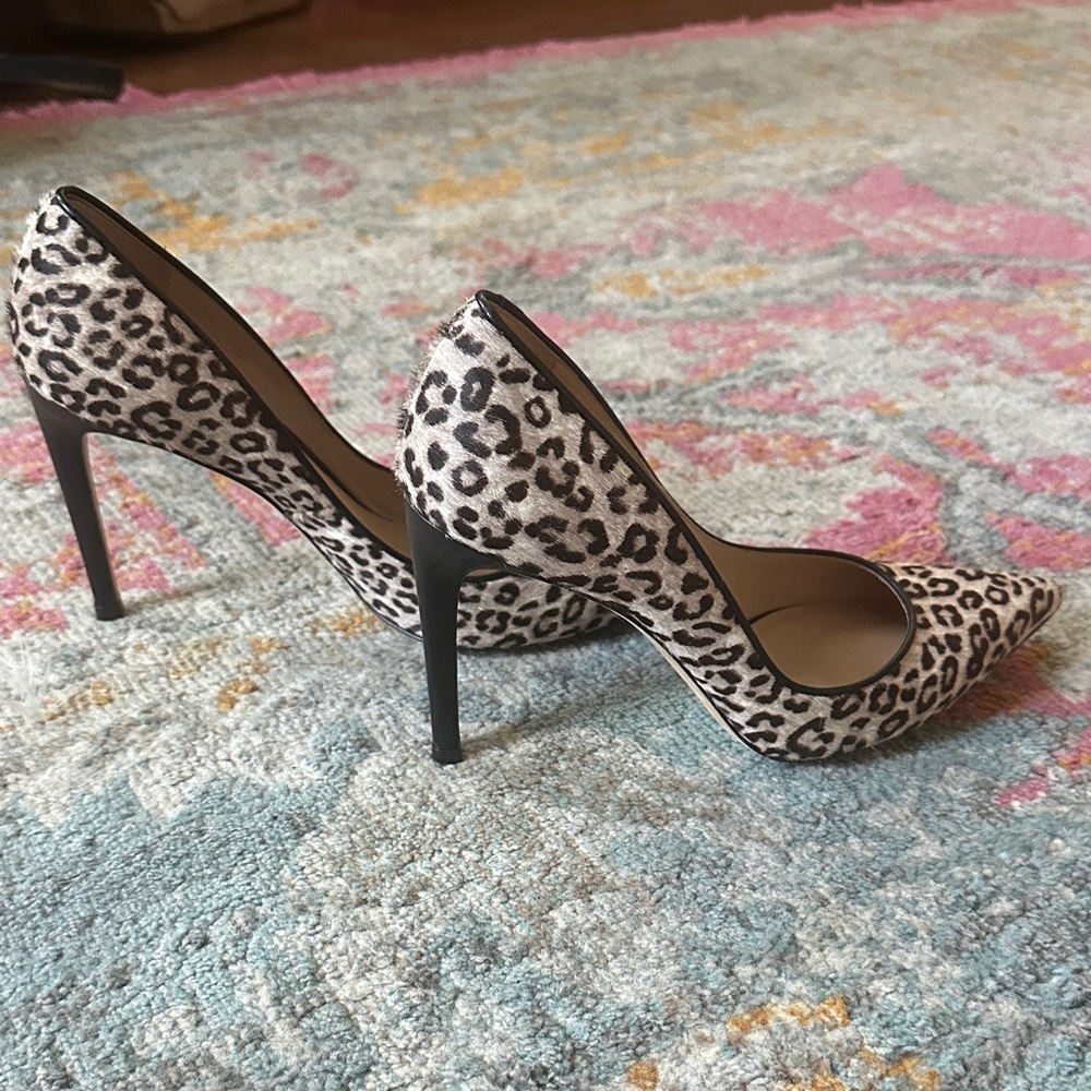 Stuart Weitzman Royal Legend Spotted Leopard Stiletto Pump - dyed calf fur EUC - Picture 6 of 9